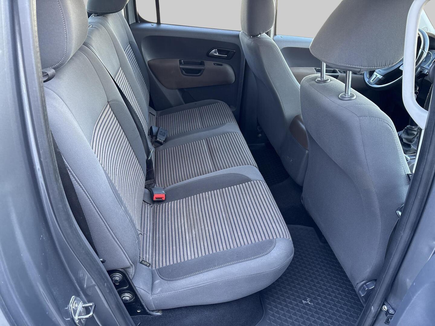 VOLKSWAGEN Amarok 2012