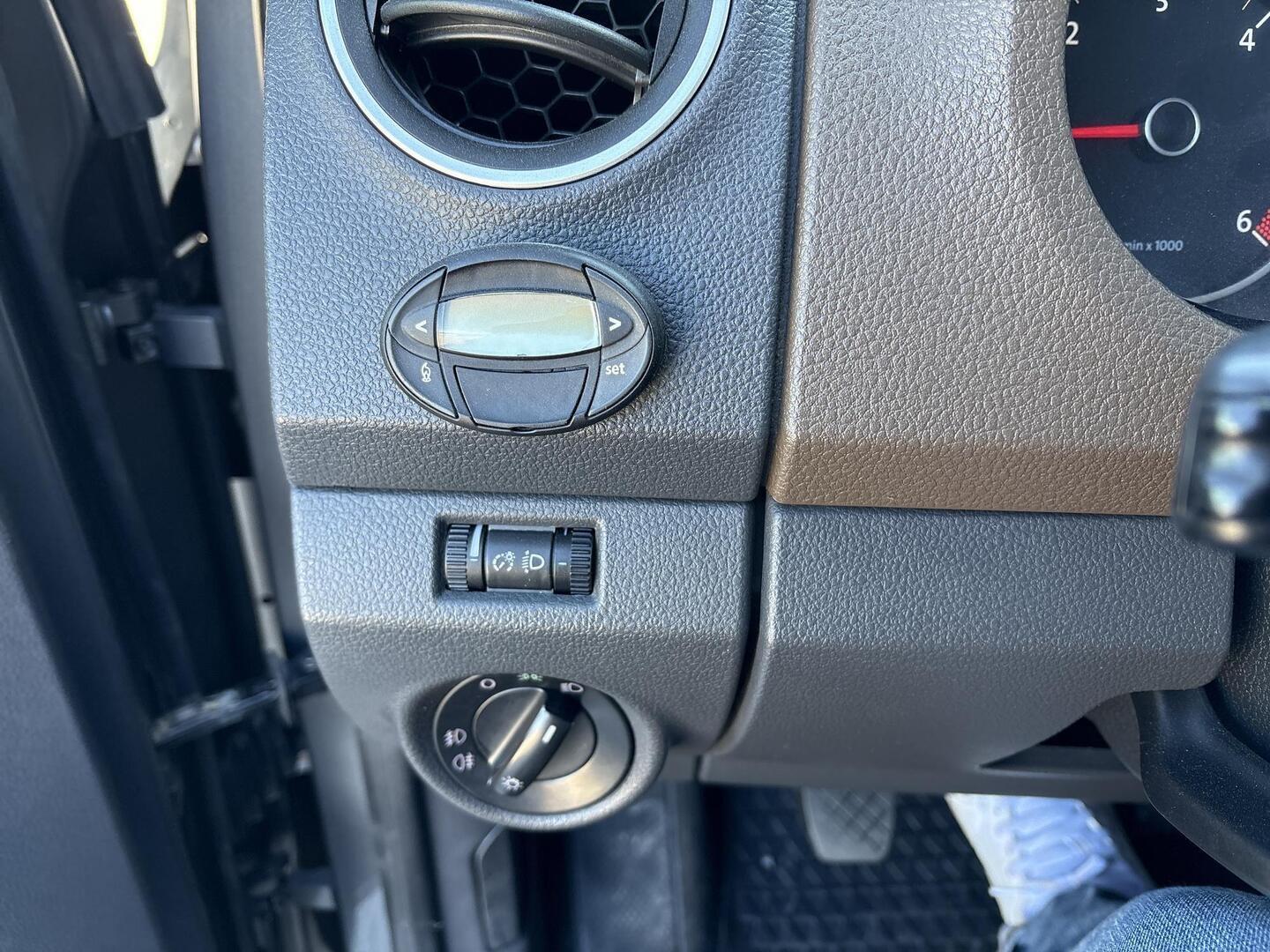 VOLKSWAGEN Amarok 2012