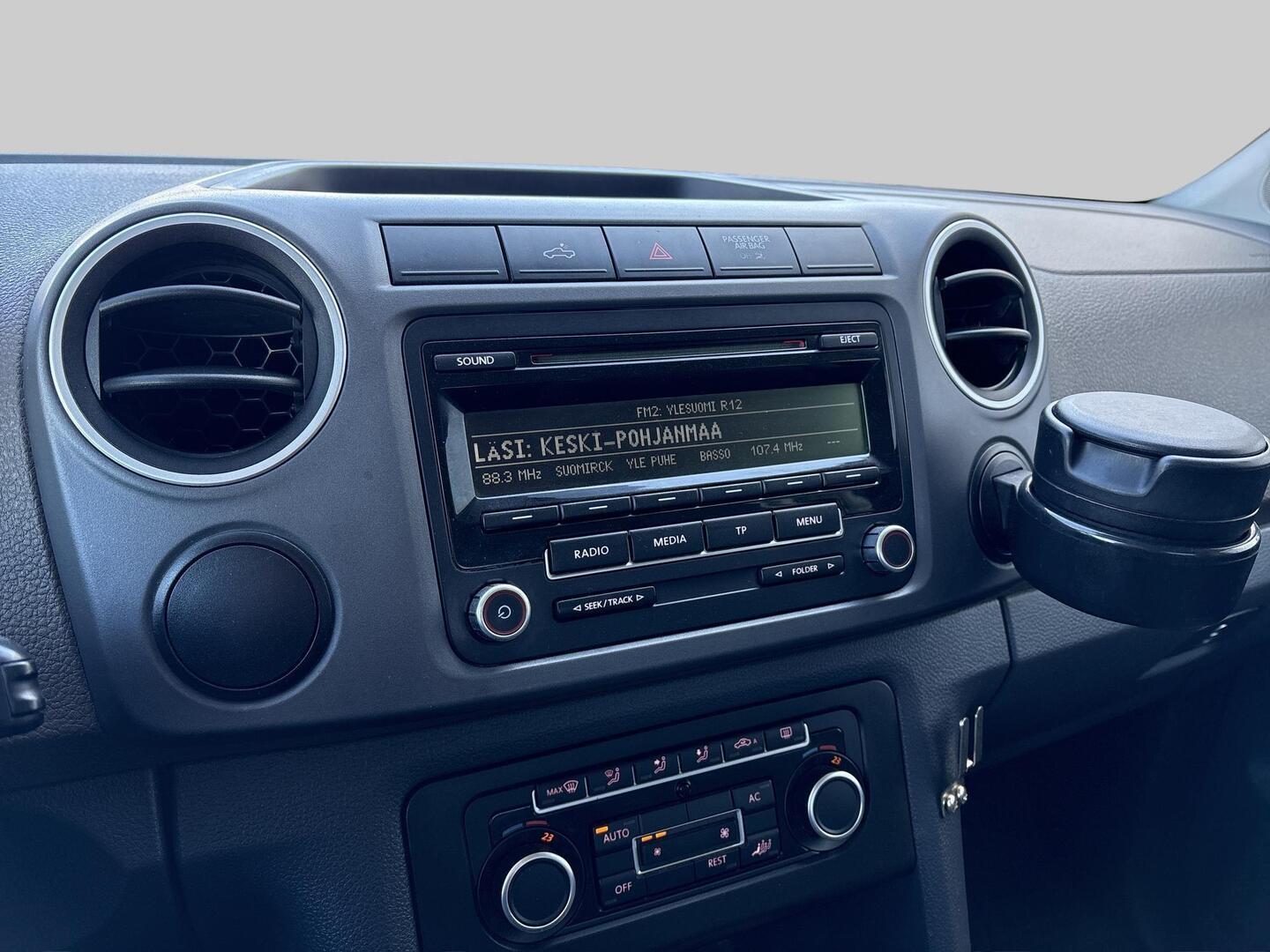 VOLKSWAGEN Amarok 2012