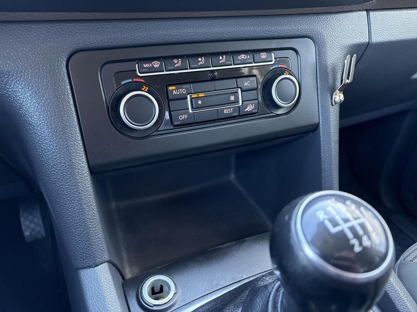 VOLKSWAGEN Amarok 2012