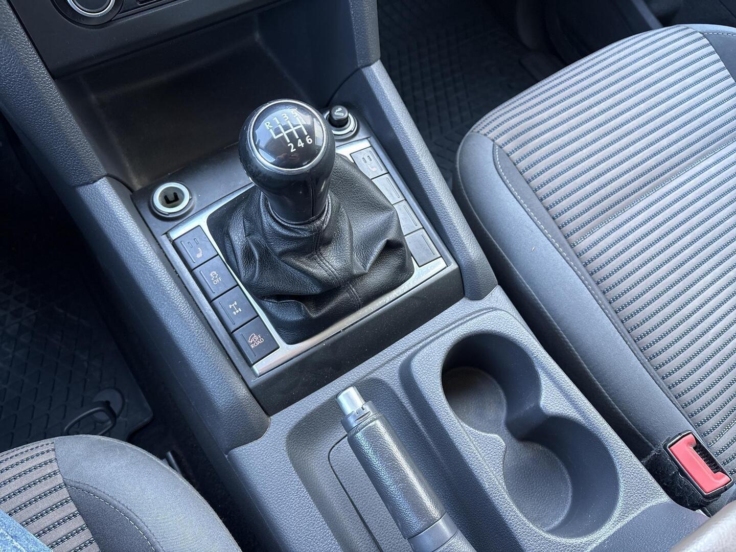 VOLKSWAGEN Amarok 2012