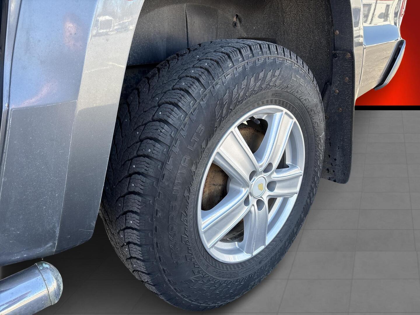 VOLKSWAGEN Amarok 2012