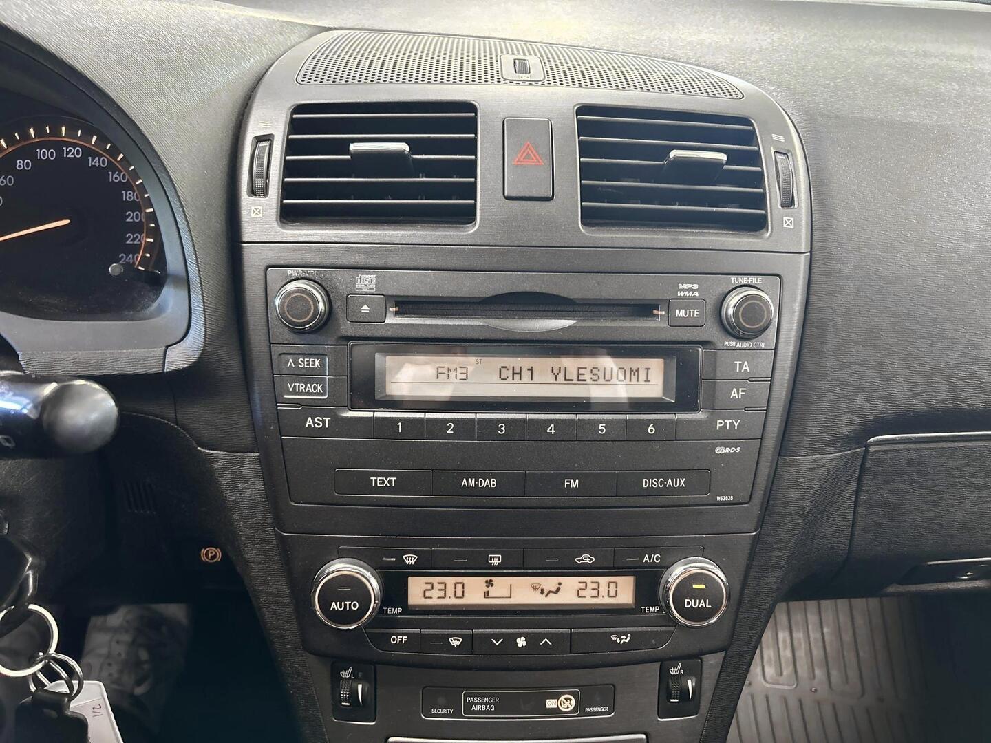 TOYOTA Avensis 2009