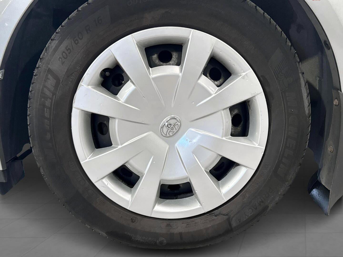TOYOTA Avensis 2009