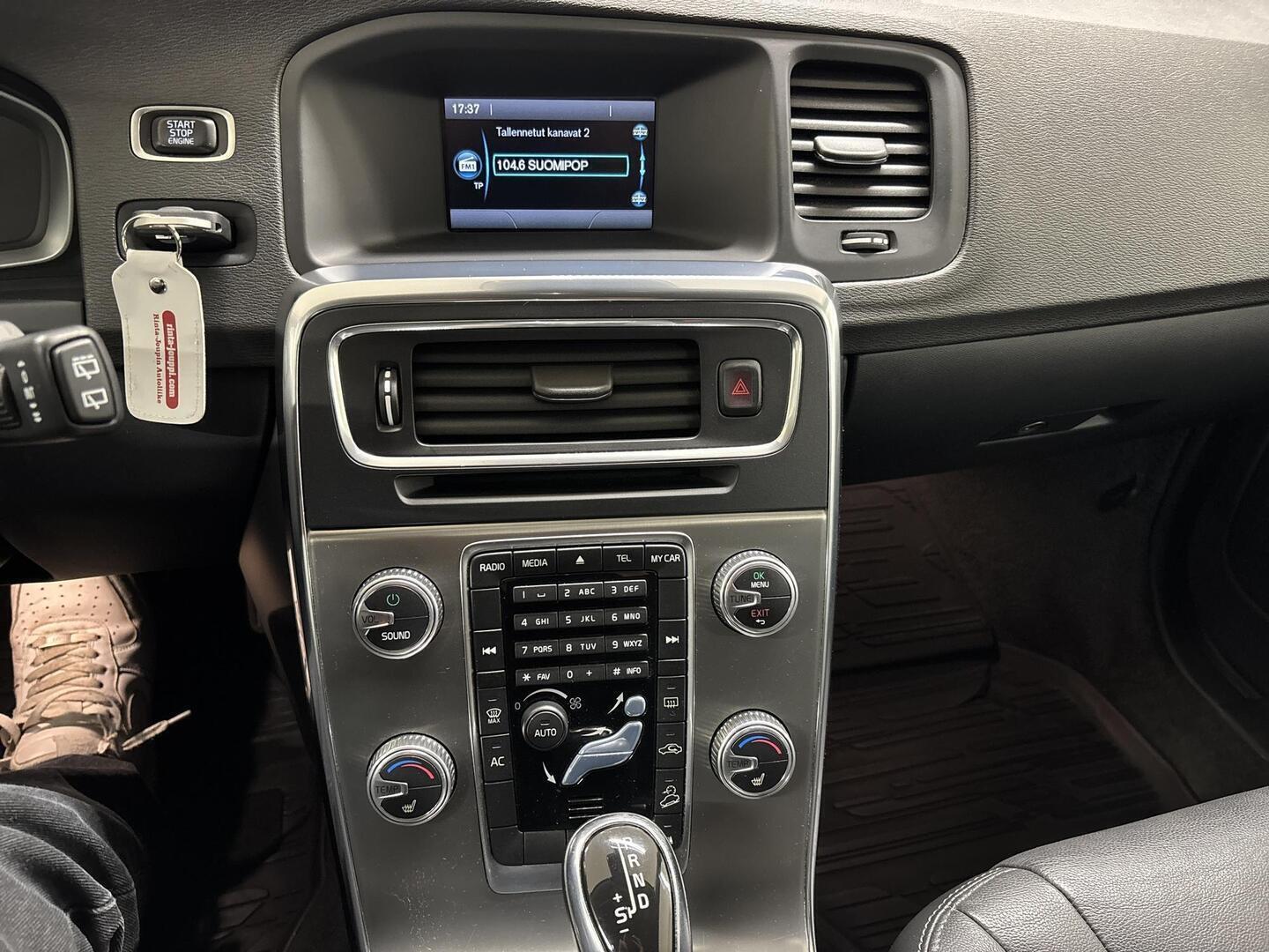VOLVO V60 Cross Country 2016