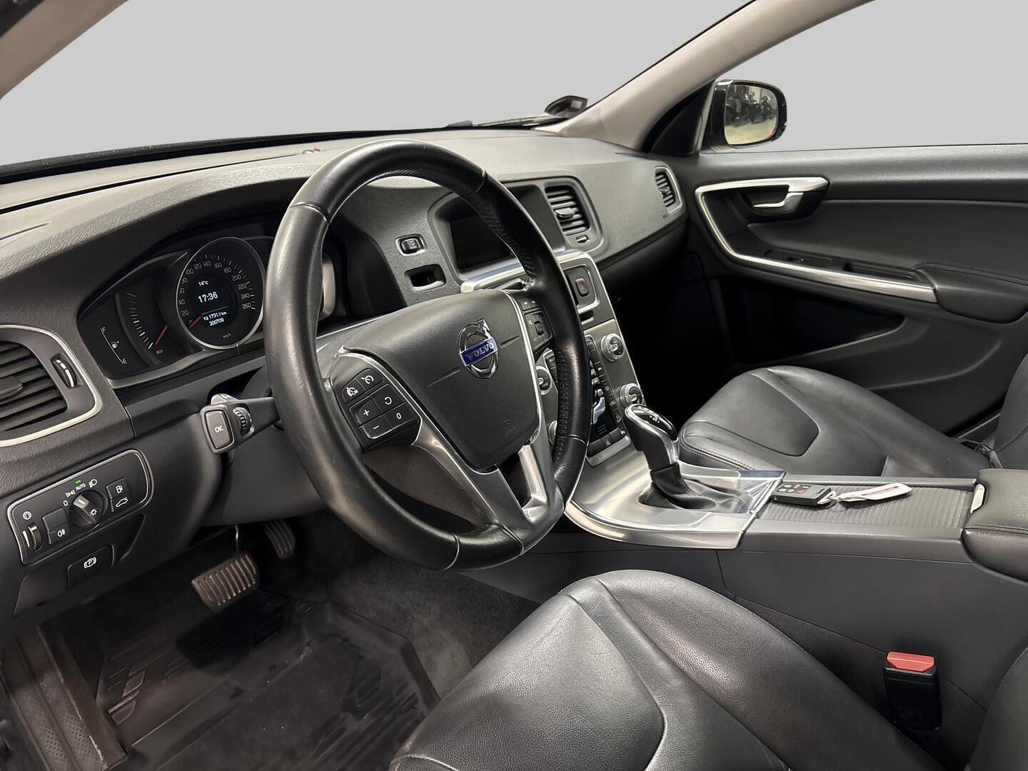 VOLVO V60 Cross Country 2016
