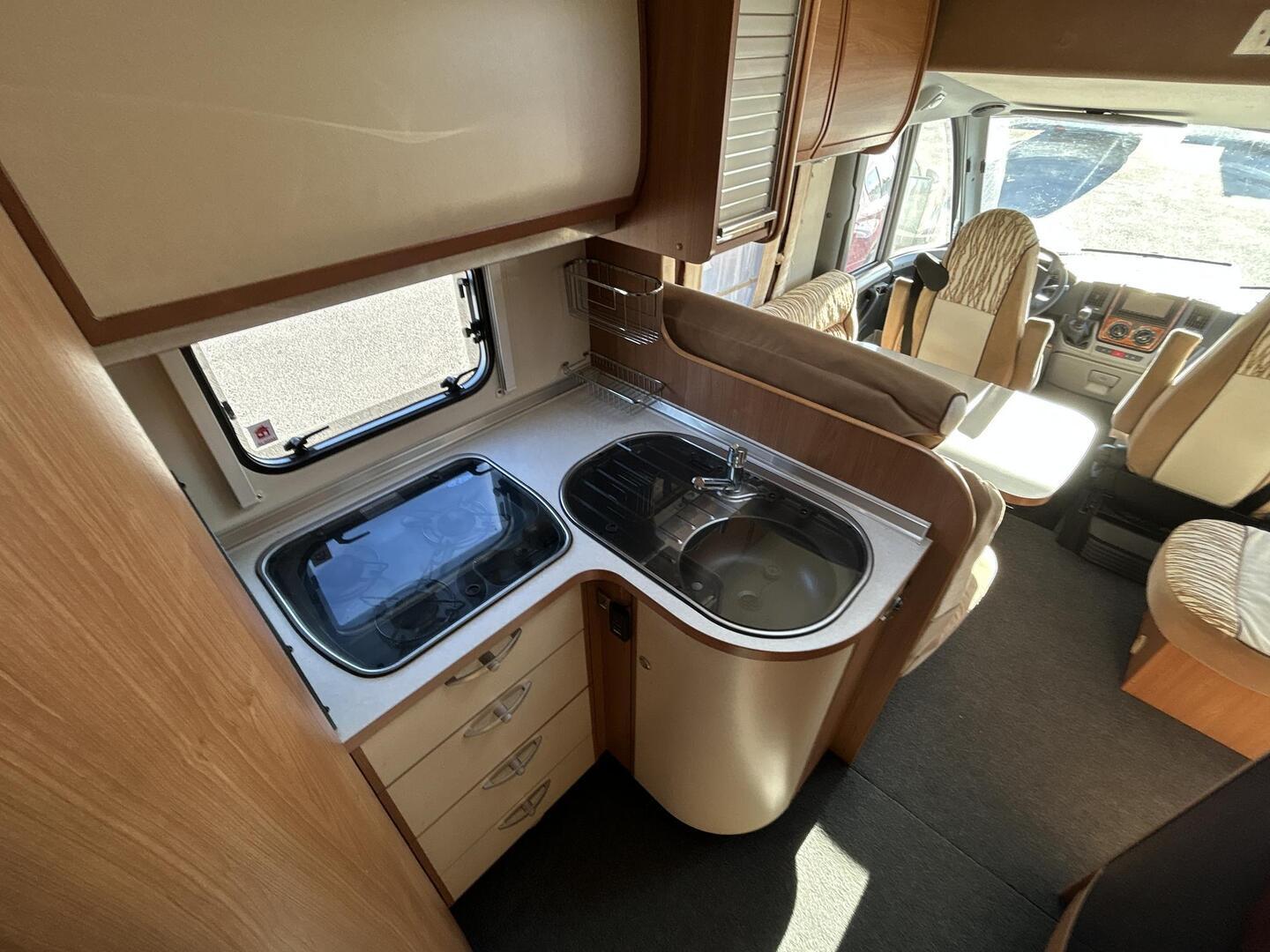 BÜRSTNER AVIANO I727 2010