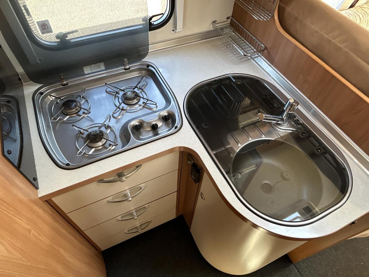 BÜRSTNER AVIANO I727 2010