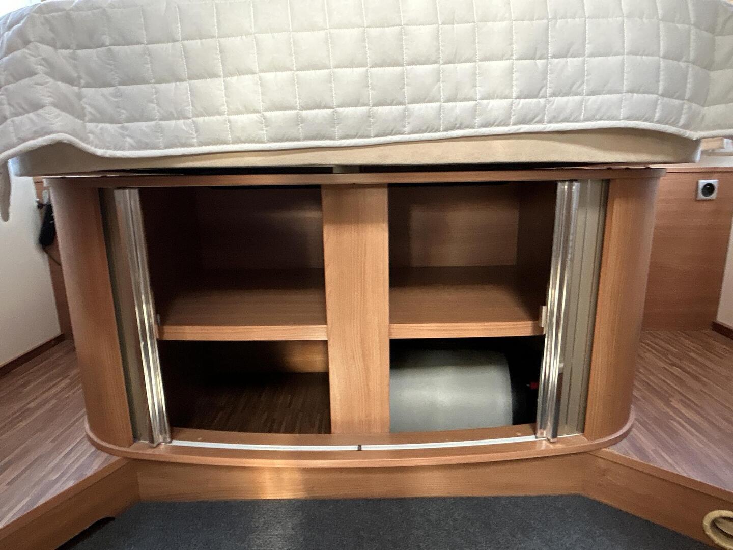 BÜRSTNER AVIANO I727 2010