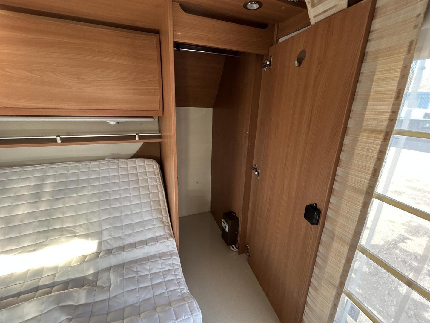 BÜRSTNER AVIANO I727 2010