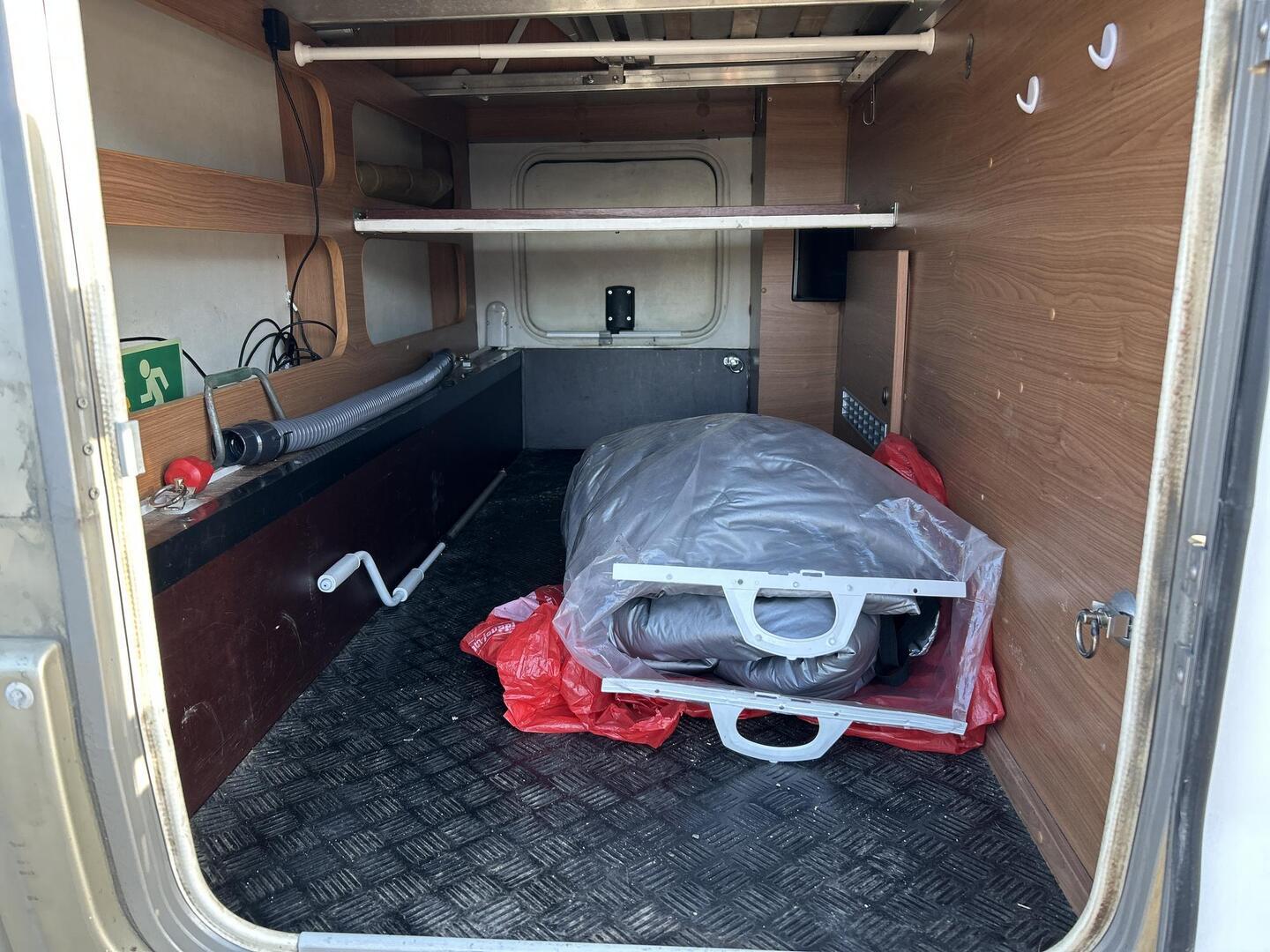 BÜRSTNER AVIANO I727 2010