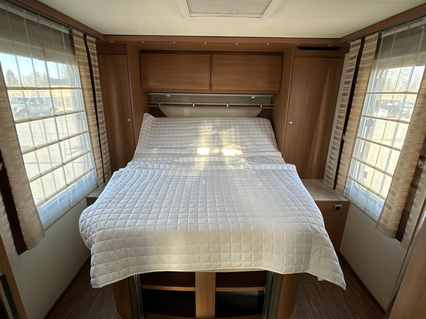 BÜRSTNER AVIANO I727 2010