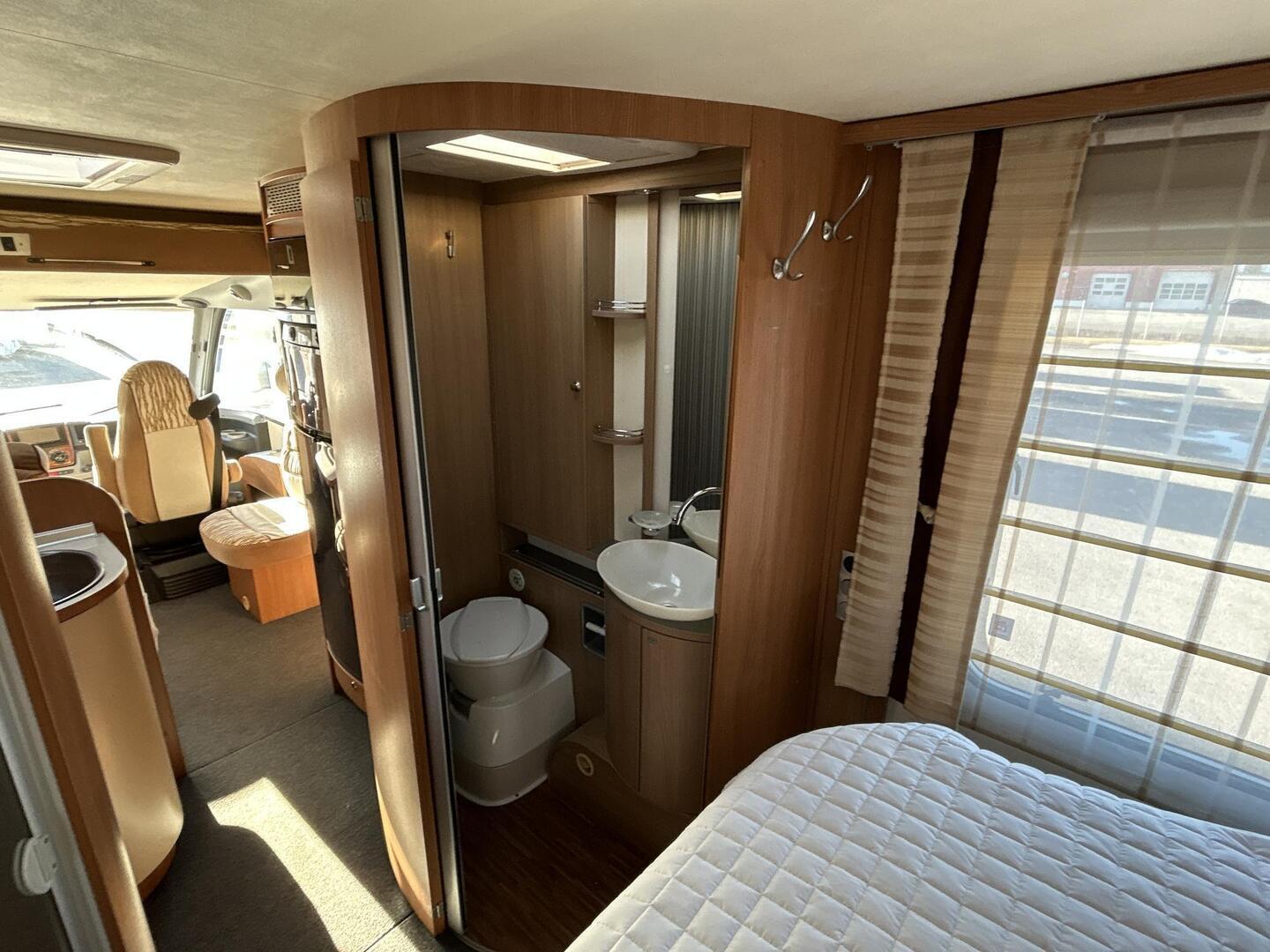 BÜRSTNER AVIANO I727 2010