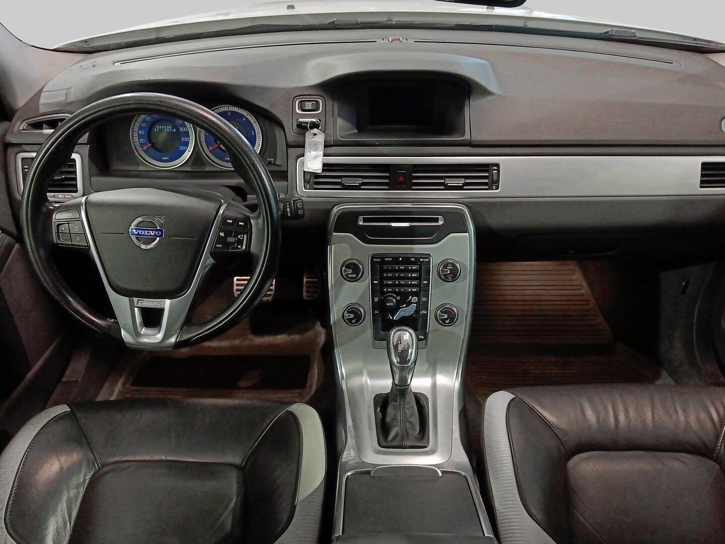 VOLVO V70 2012