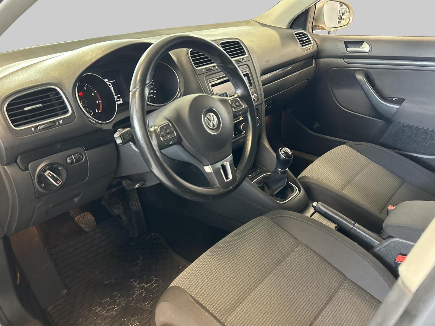 VOLKSWAGEN Golf 2012
