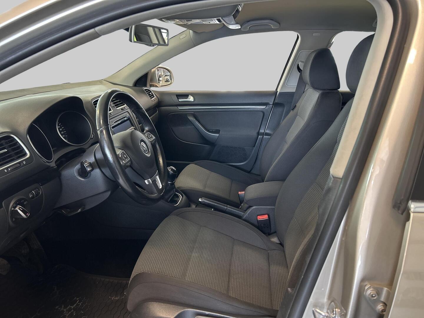 VOLKSWAGEN Golf 2012