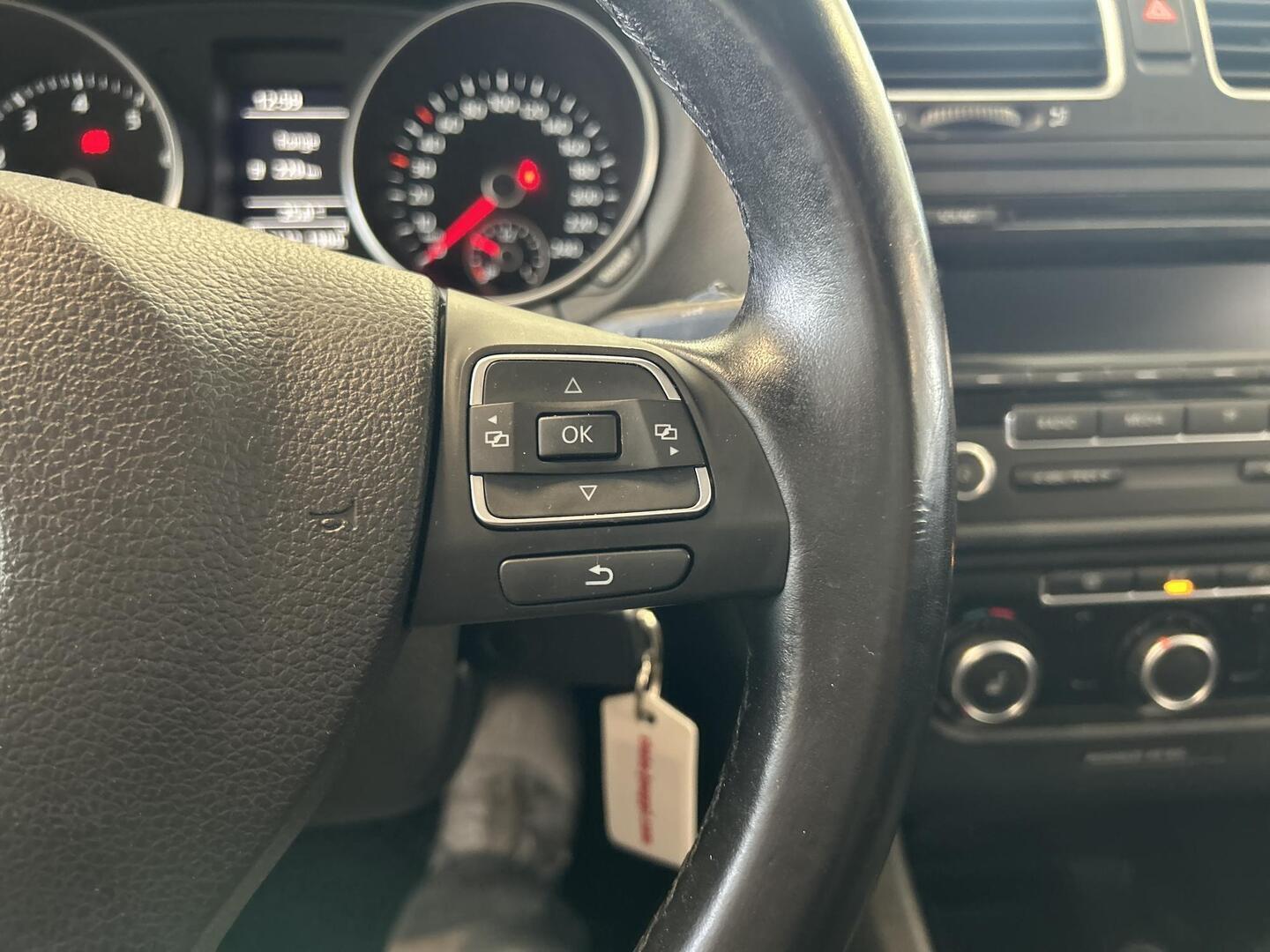 VOLKSWAGEN Golf 2012