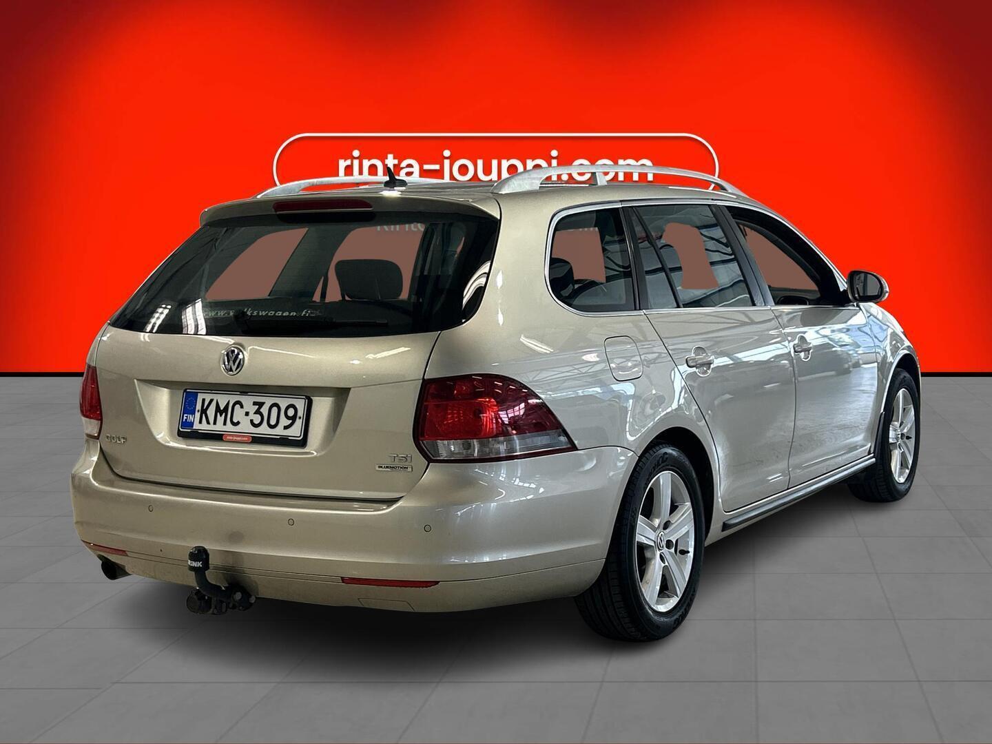 VOLKSWAGEN Golf 2012