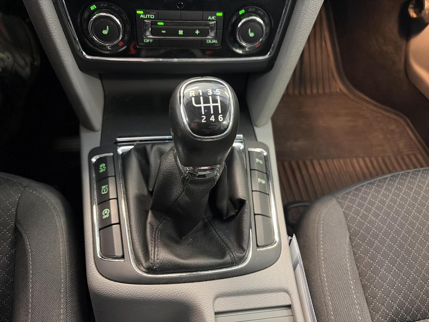 SKODA Superb 2014