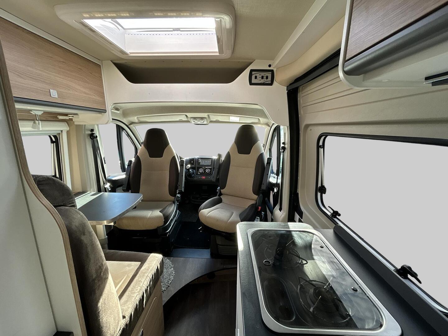 SUNLIGHT CLIFF 600 2019