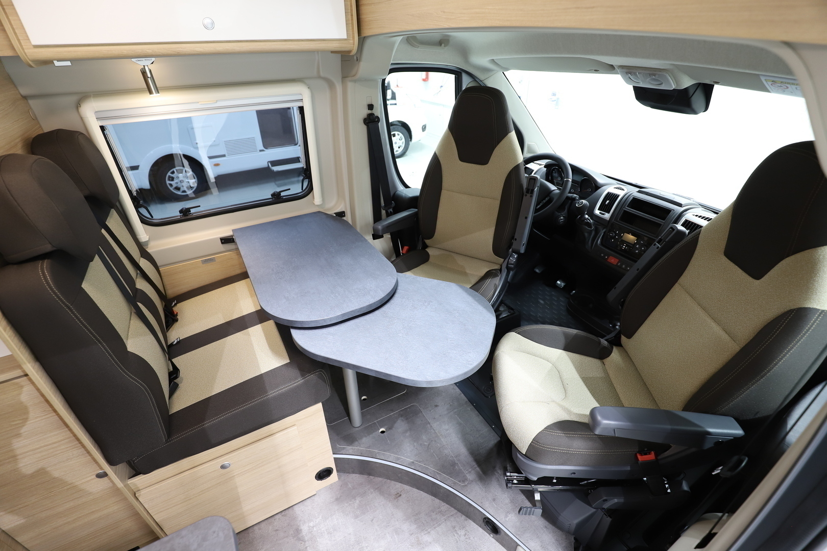 ROADCAR VAN R 601 2024