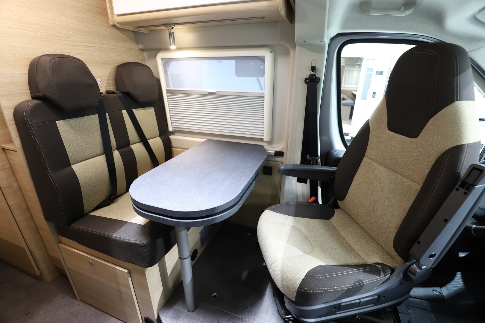 ROADCAR VAN R 601 2024