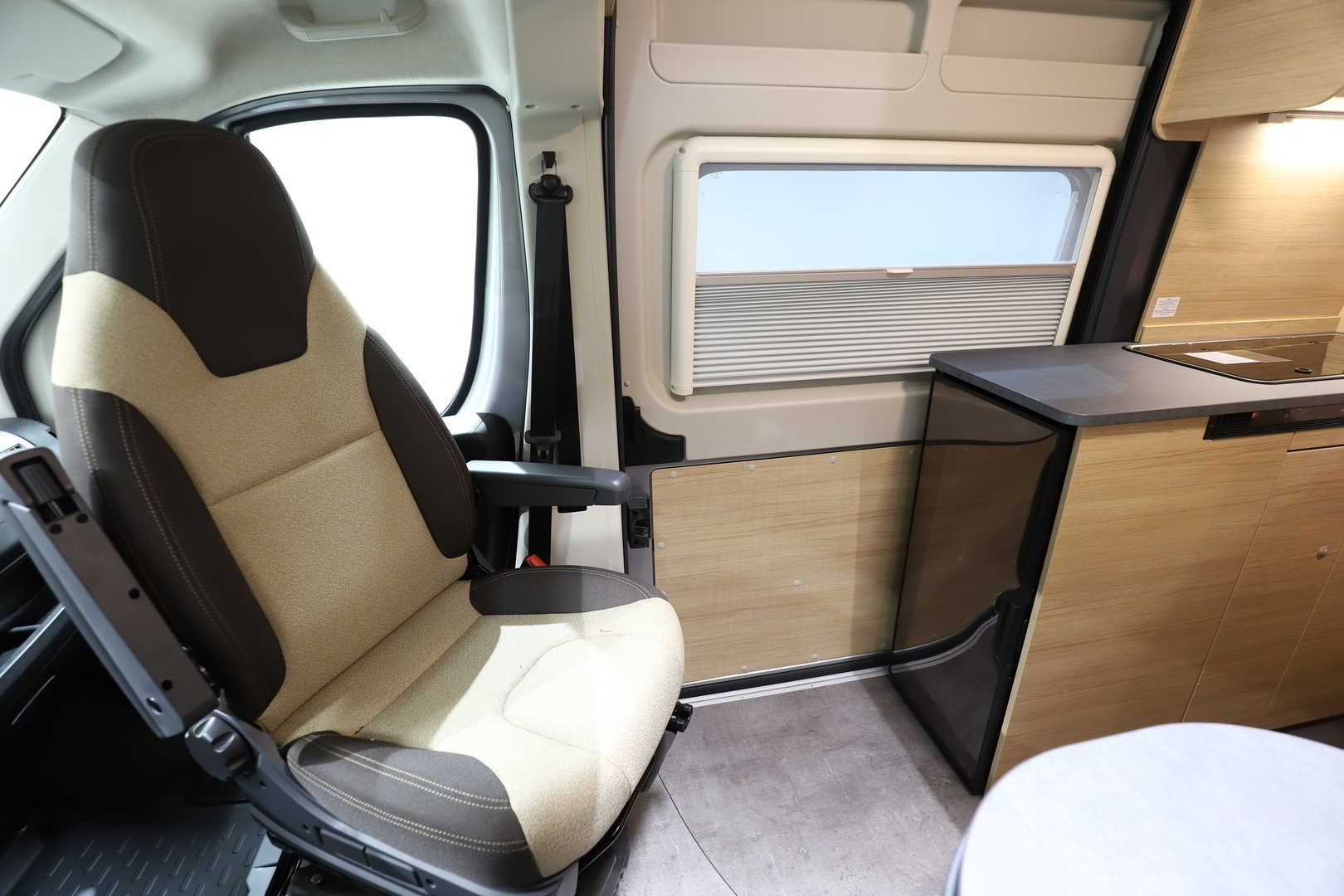 ROADCAR VAN R 601 2024