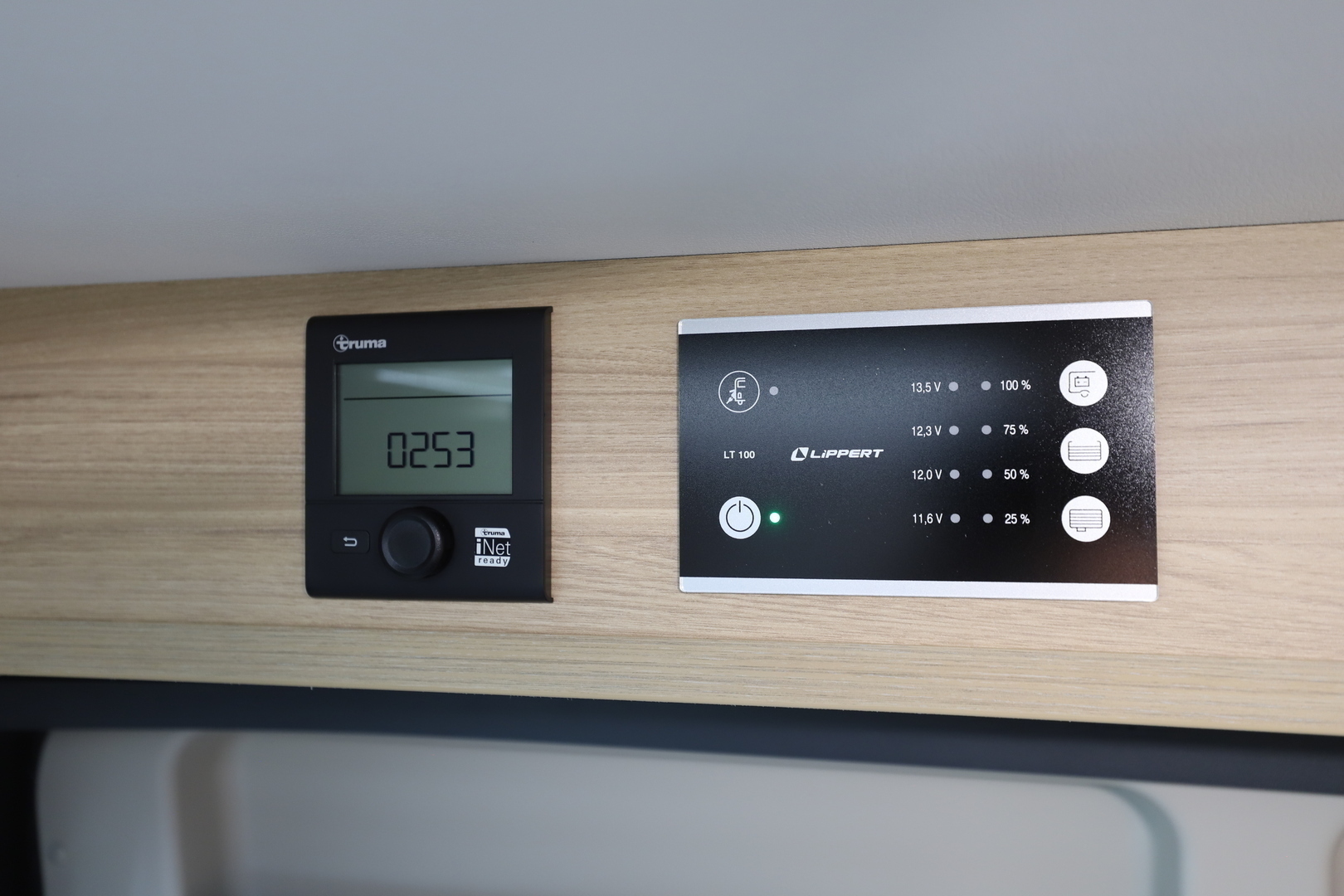 ROADCAR VAN R 601 2024