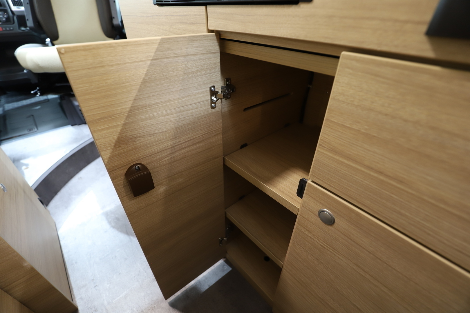 ROADCAR VAN R 601 2024