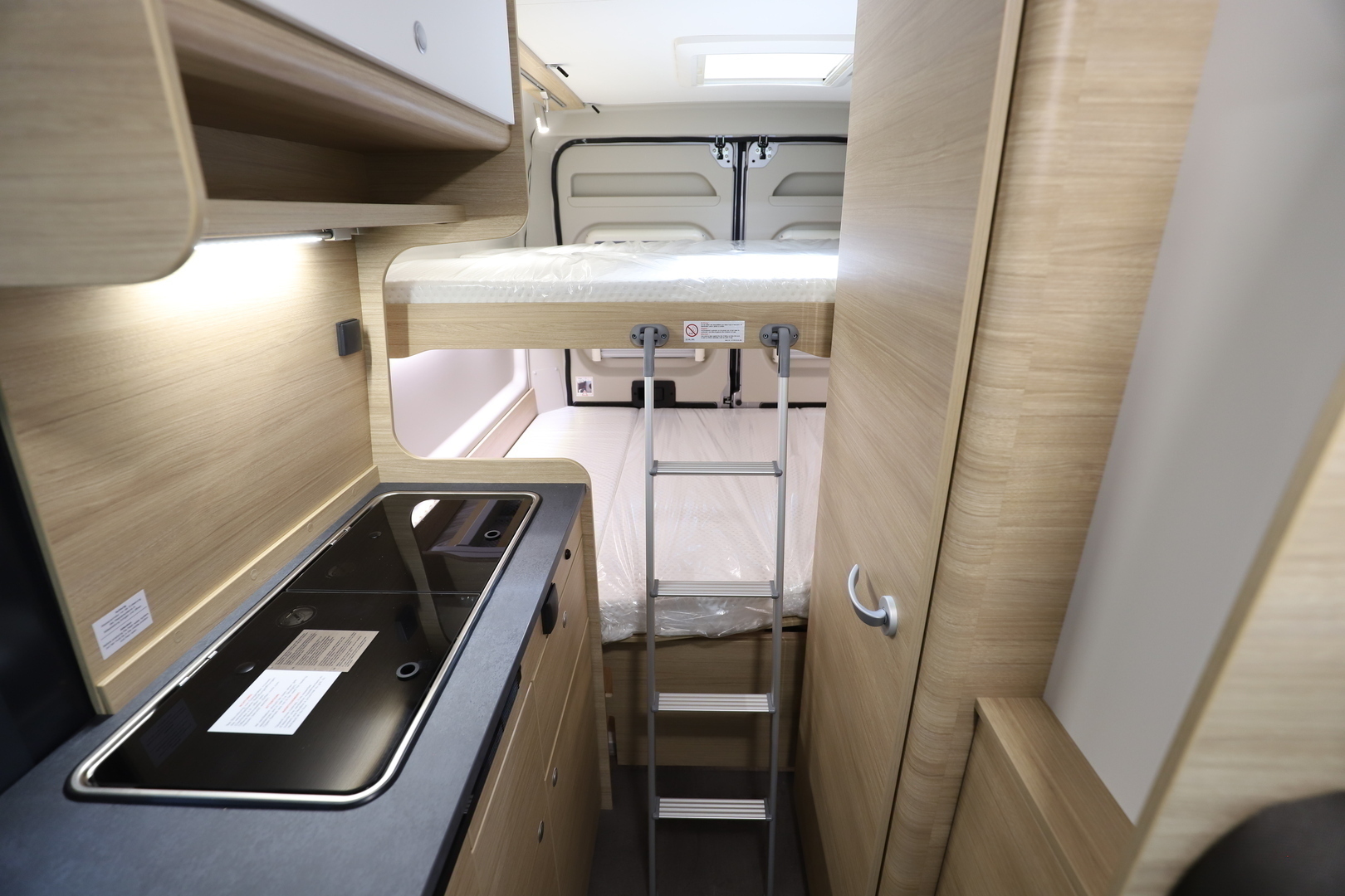 ROADCAR VAN R 601 2024