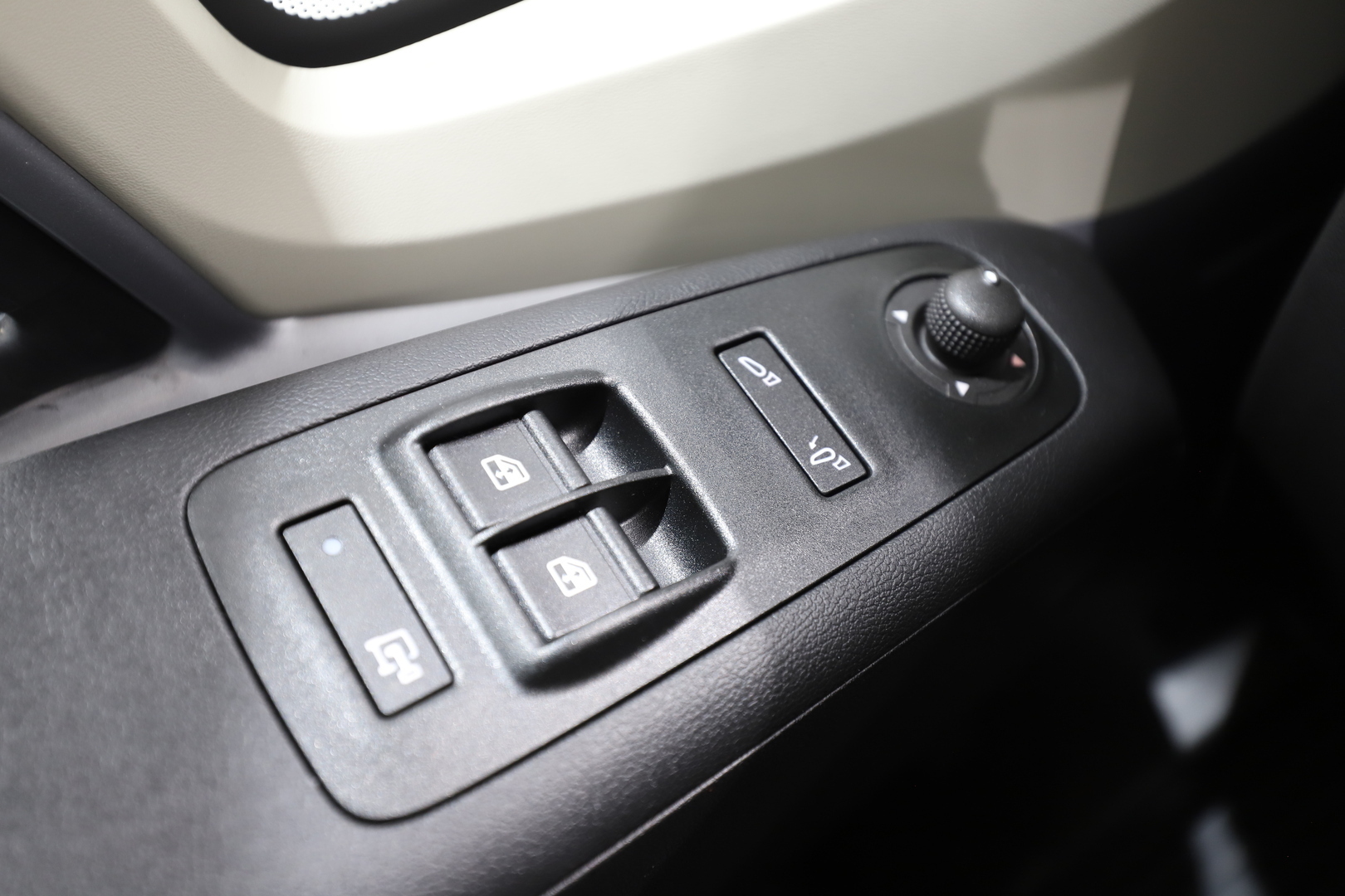 ROADCAR VAN R 601 2024