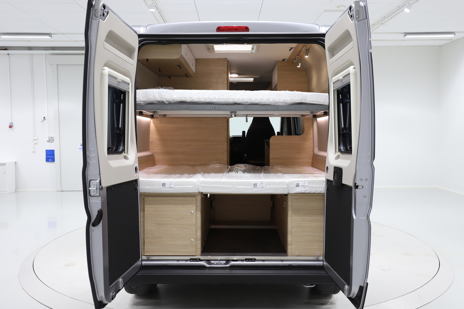 ROADCAR VAN R 601 2024