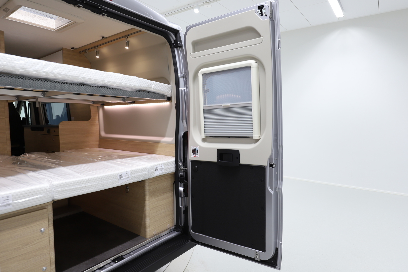 ROADCAR VAN R 601 2024