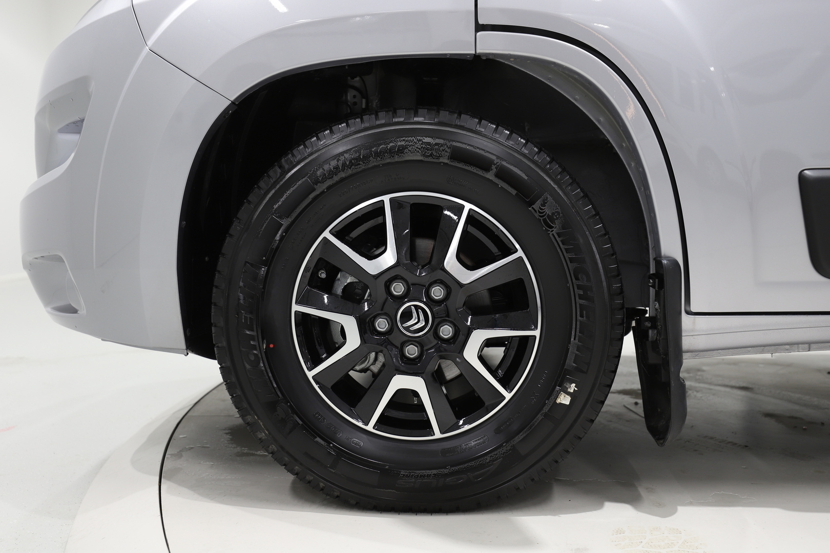 ROADCAR VAN R 601 2024