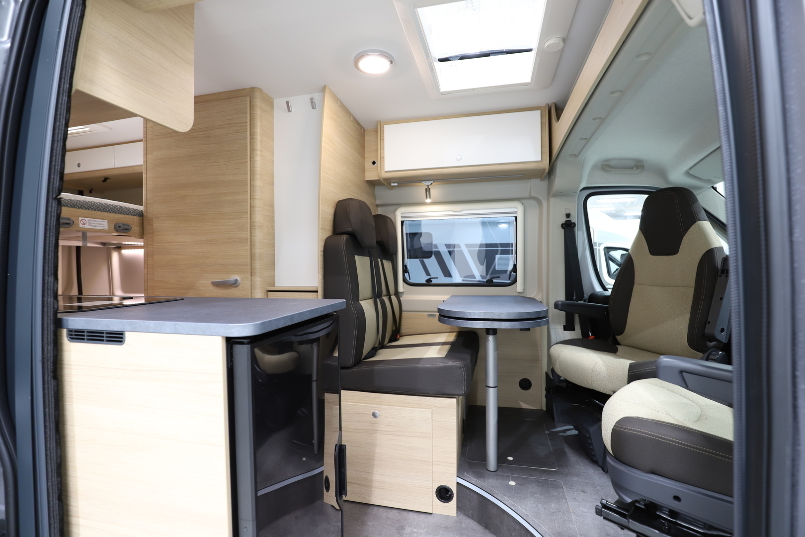 ROADCAR VAN R 601 2024