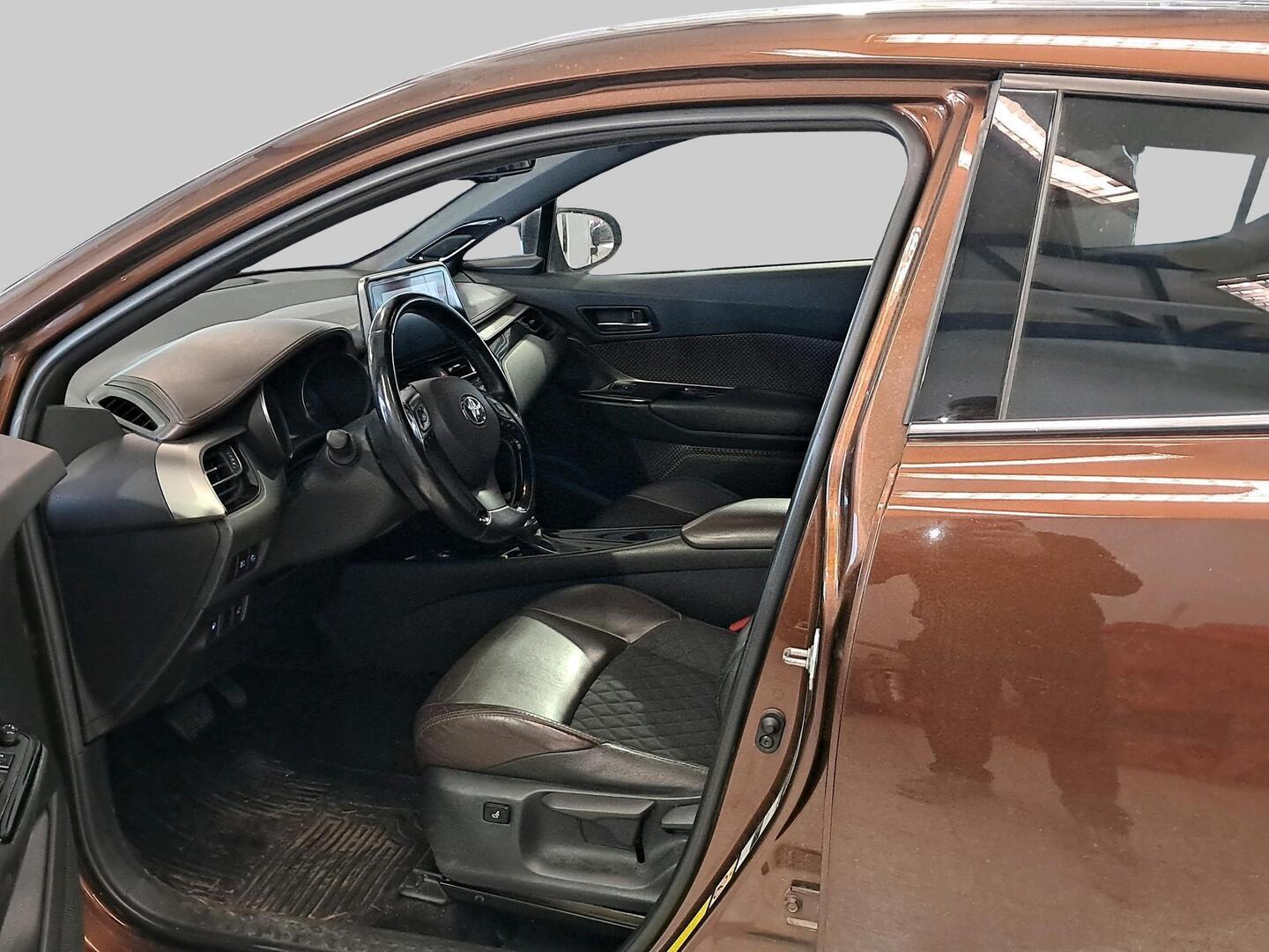 TOYOTA C-HR 2017