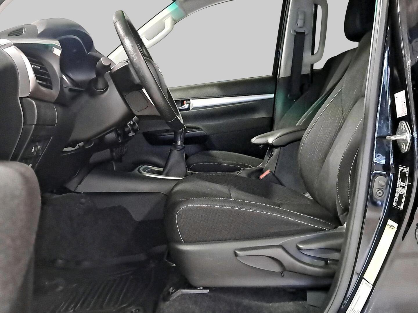 TOYOTA Hilux 2025