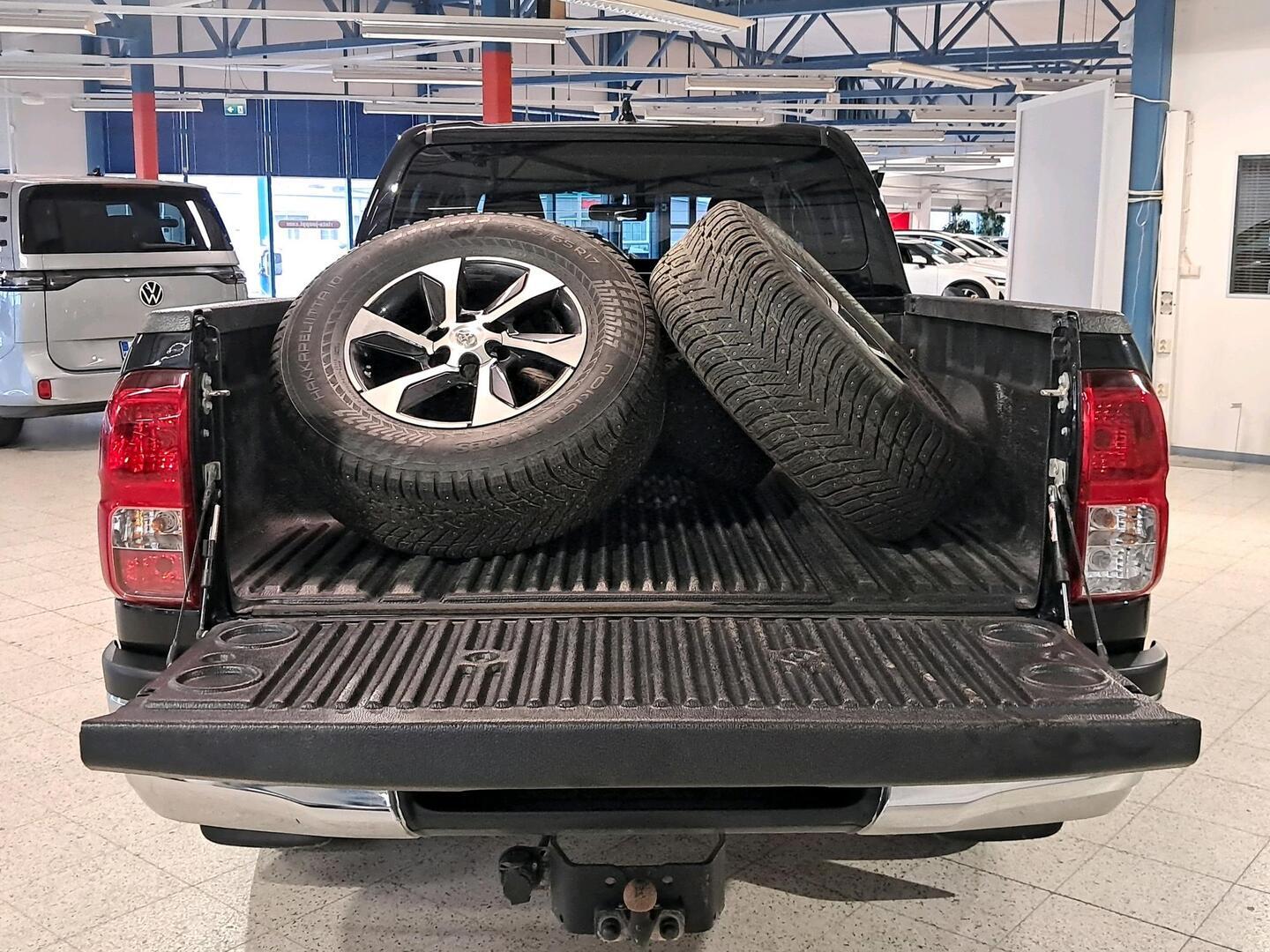 TOYOTA Hilux 2025