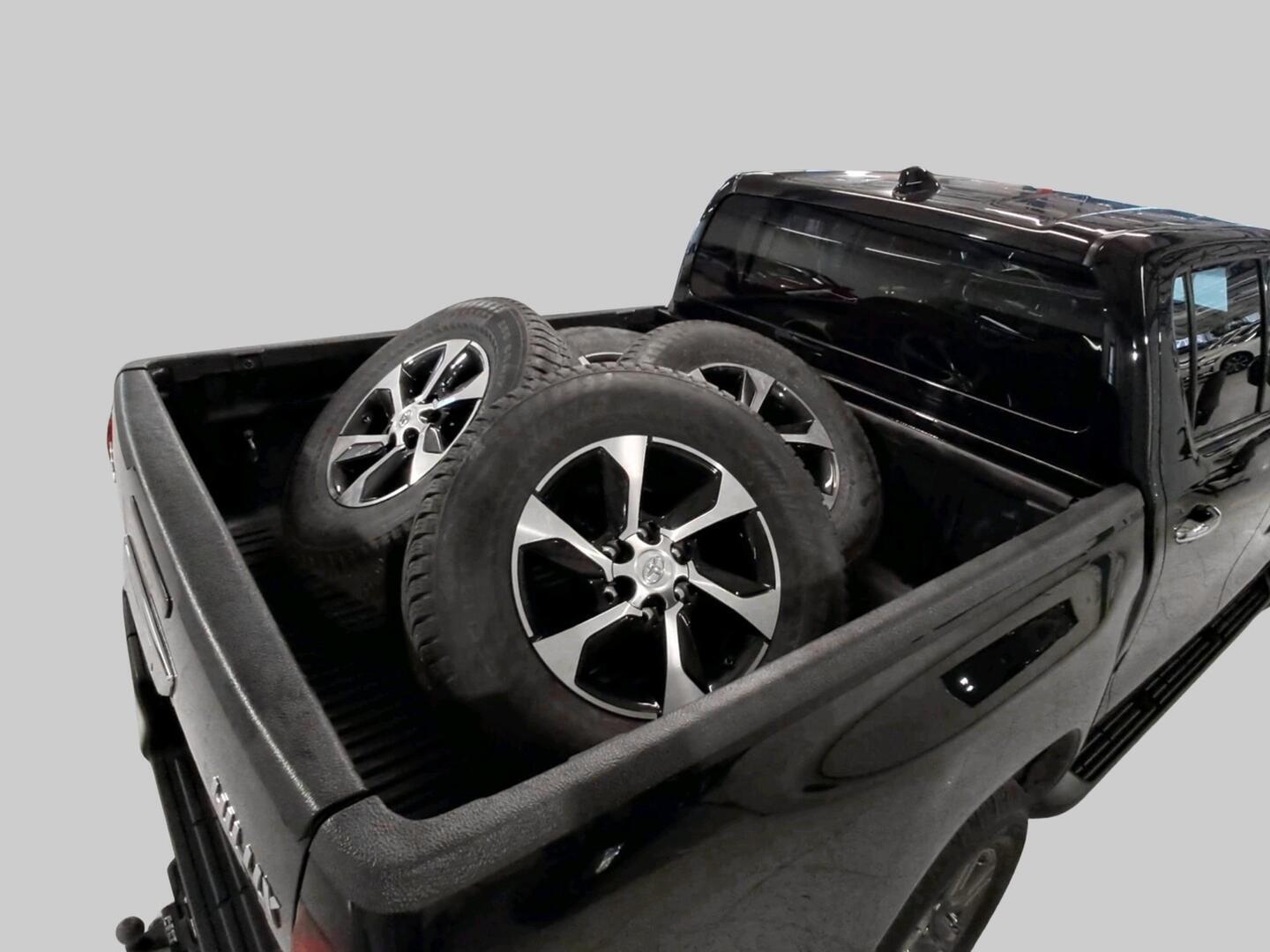TOYOTA Hilux 2025