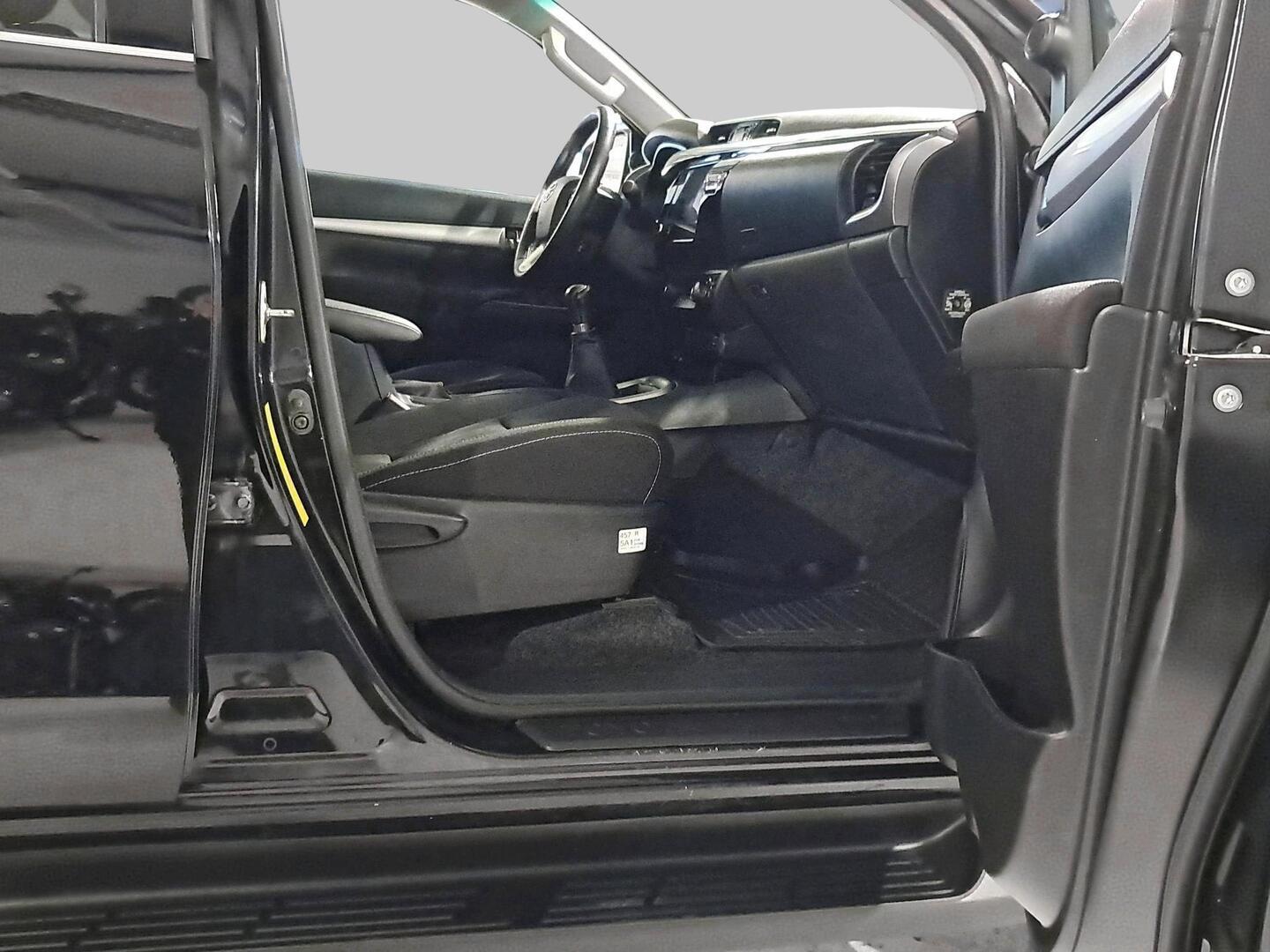 TOYOTA Hilux 2025