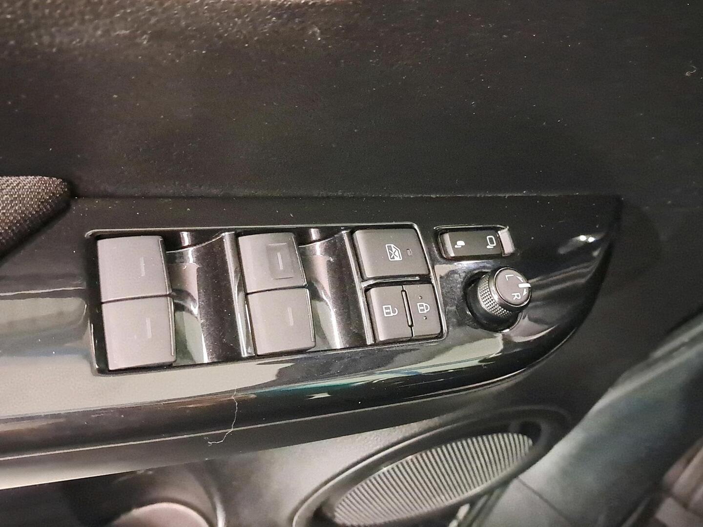 TOYOTA Hilux 2025