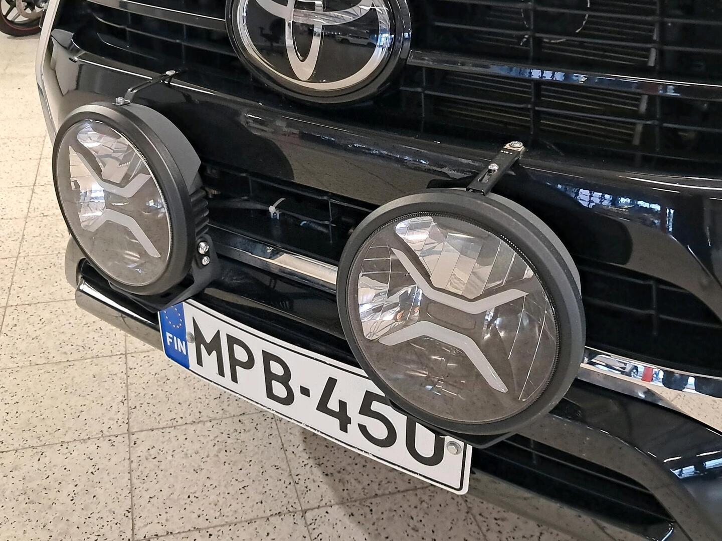 TOYOTA Hilux 2025