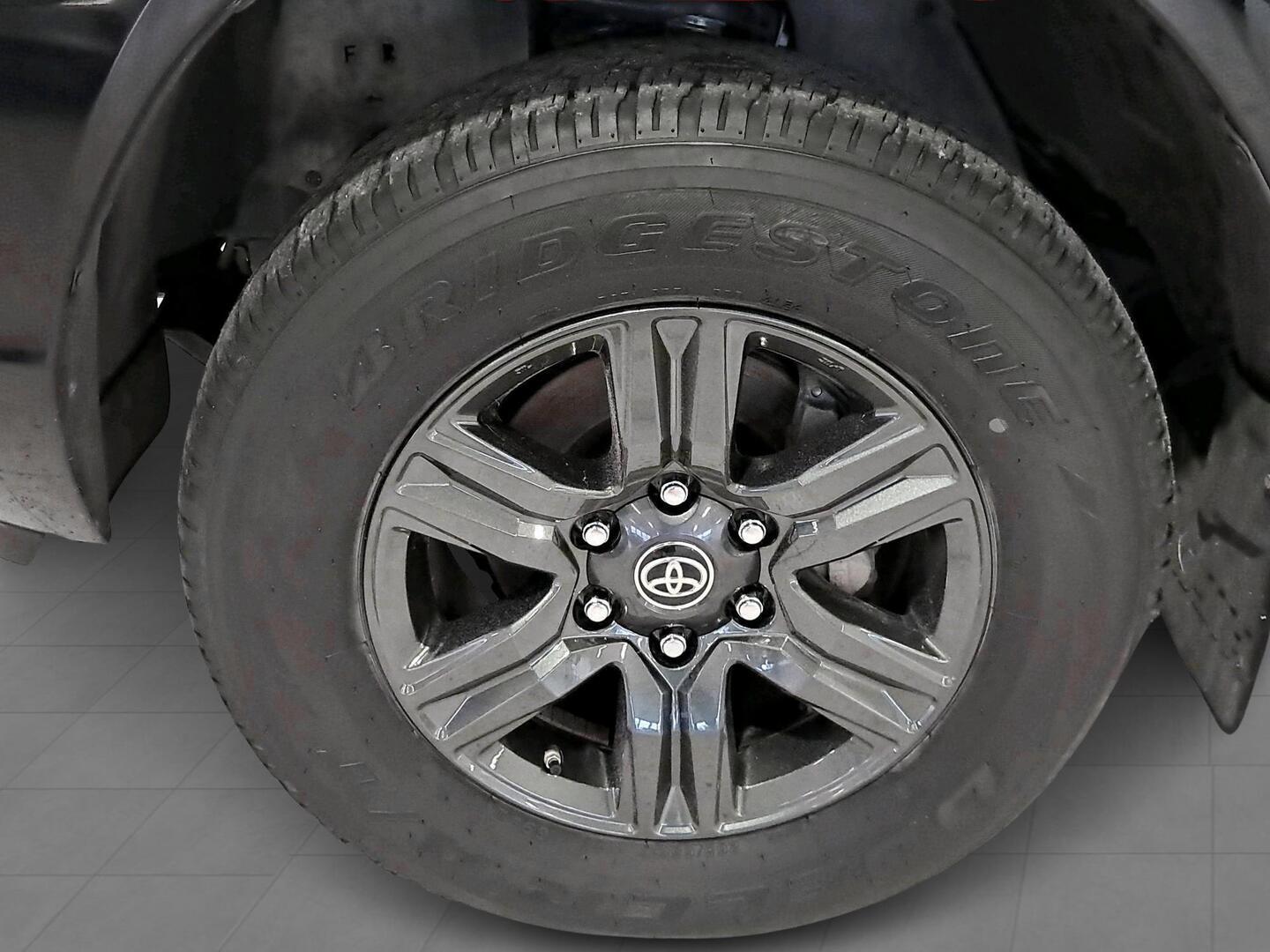 TOYOTA Hilux 2025