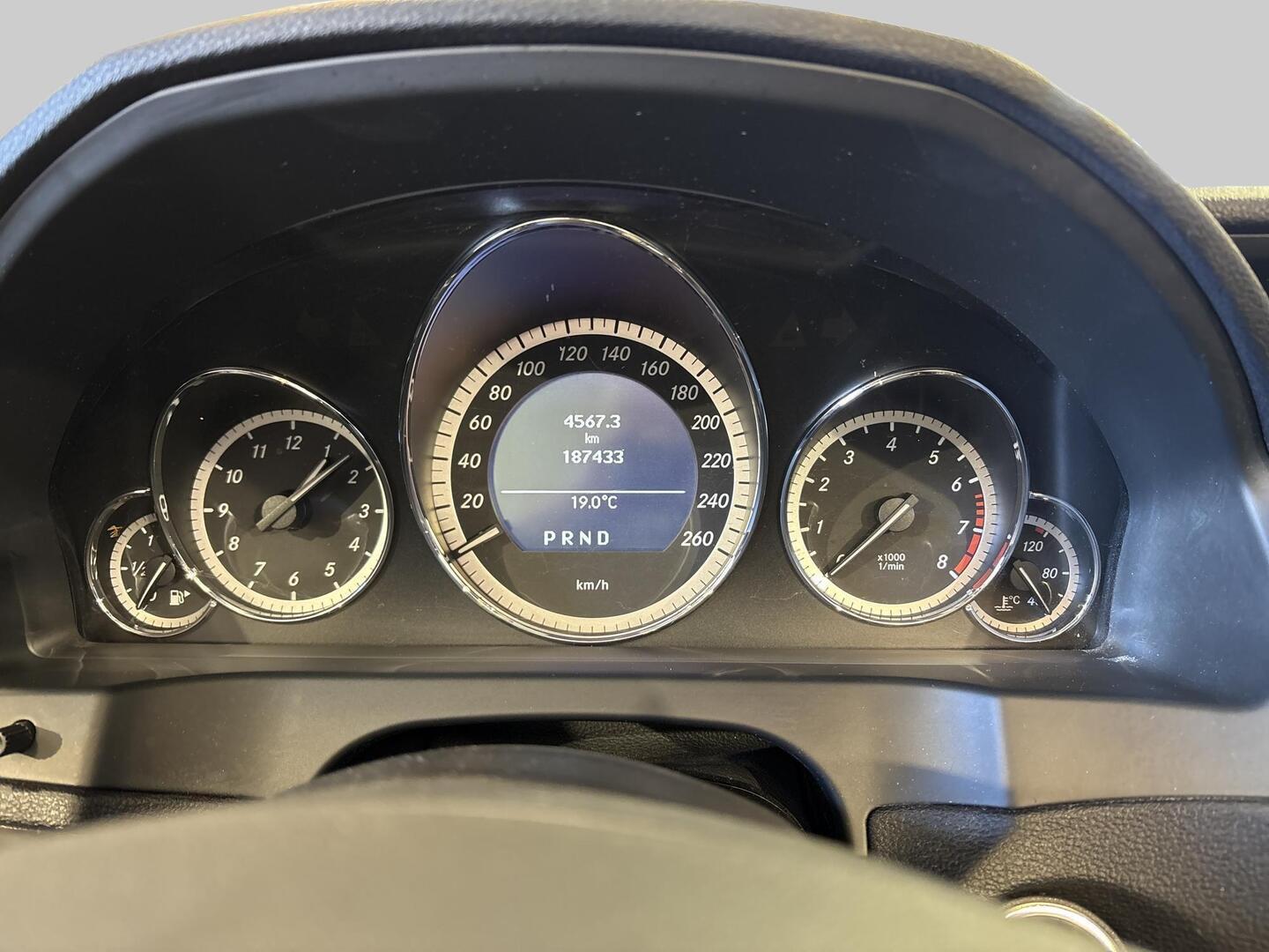MERCEDES-BENZ E 2010