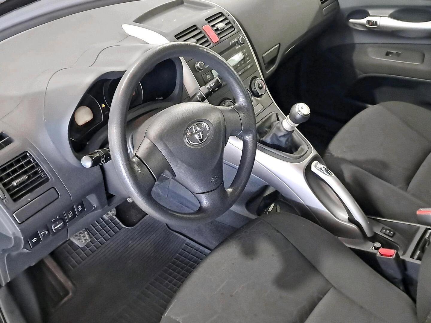 TOYOTA Auris 2010