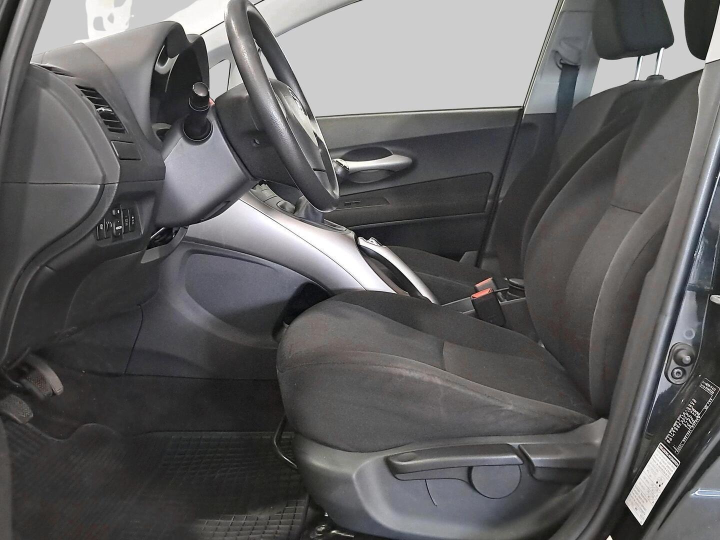TOYOTA Auris 2010