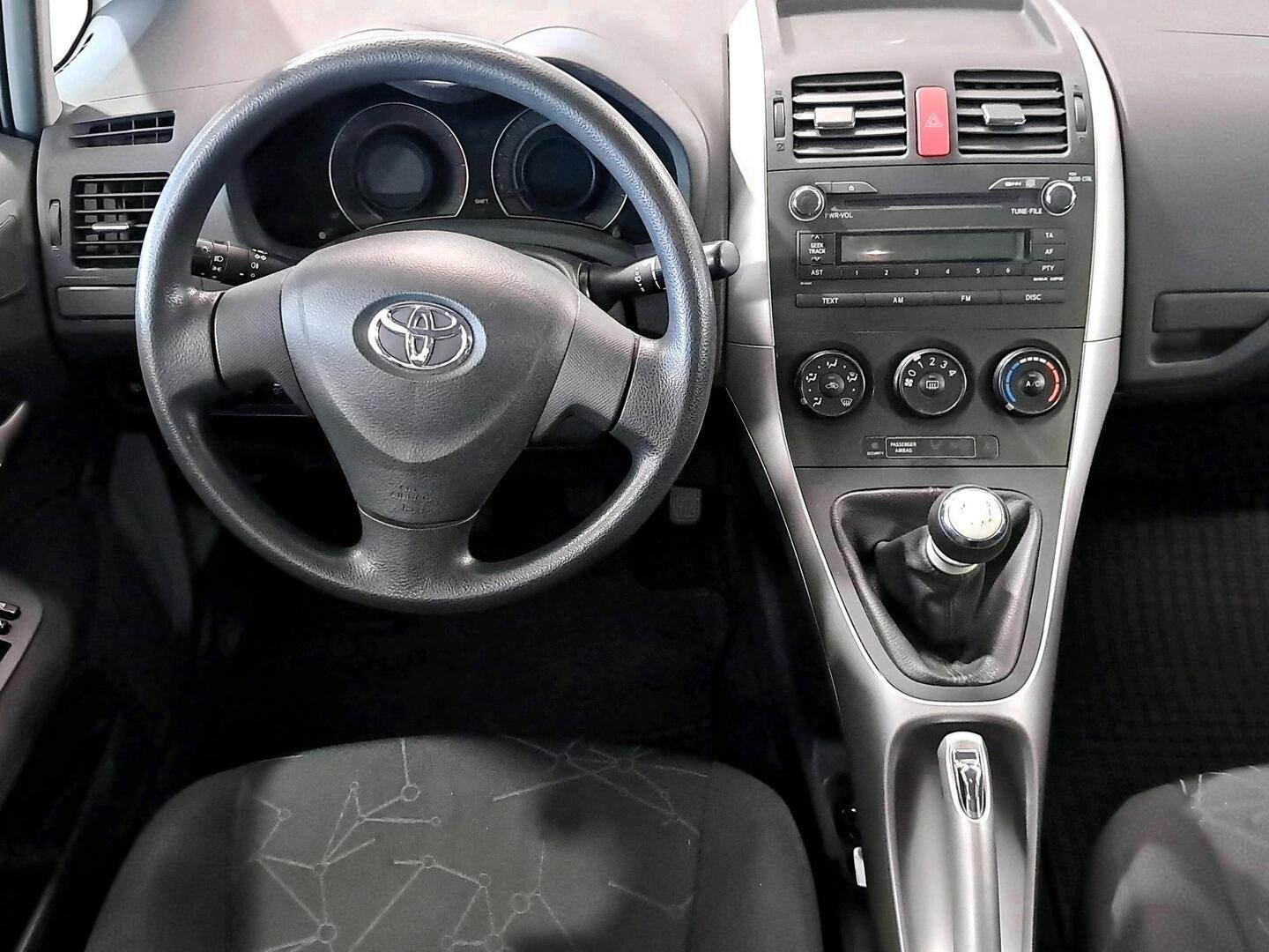 TOYOTA Auris 2010