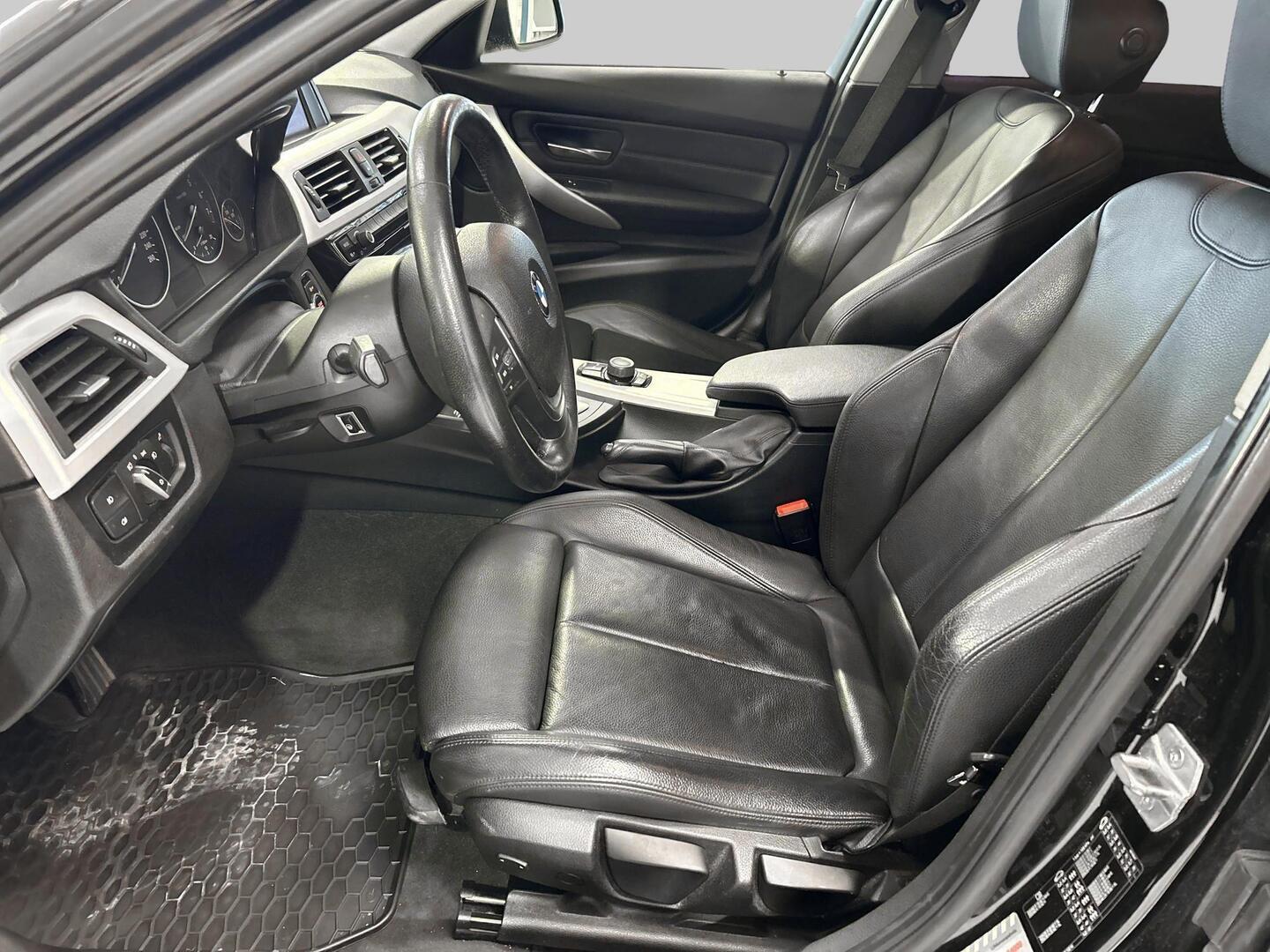 BMW 318 2017