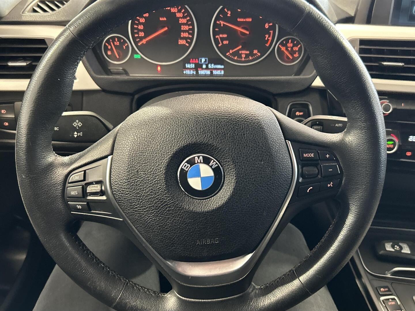 BMW 318 2017