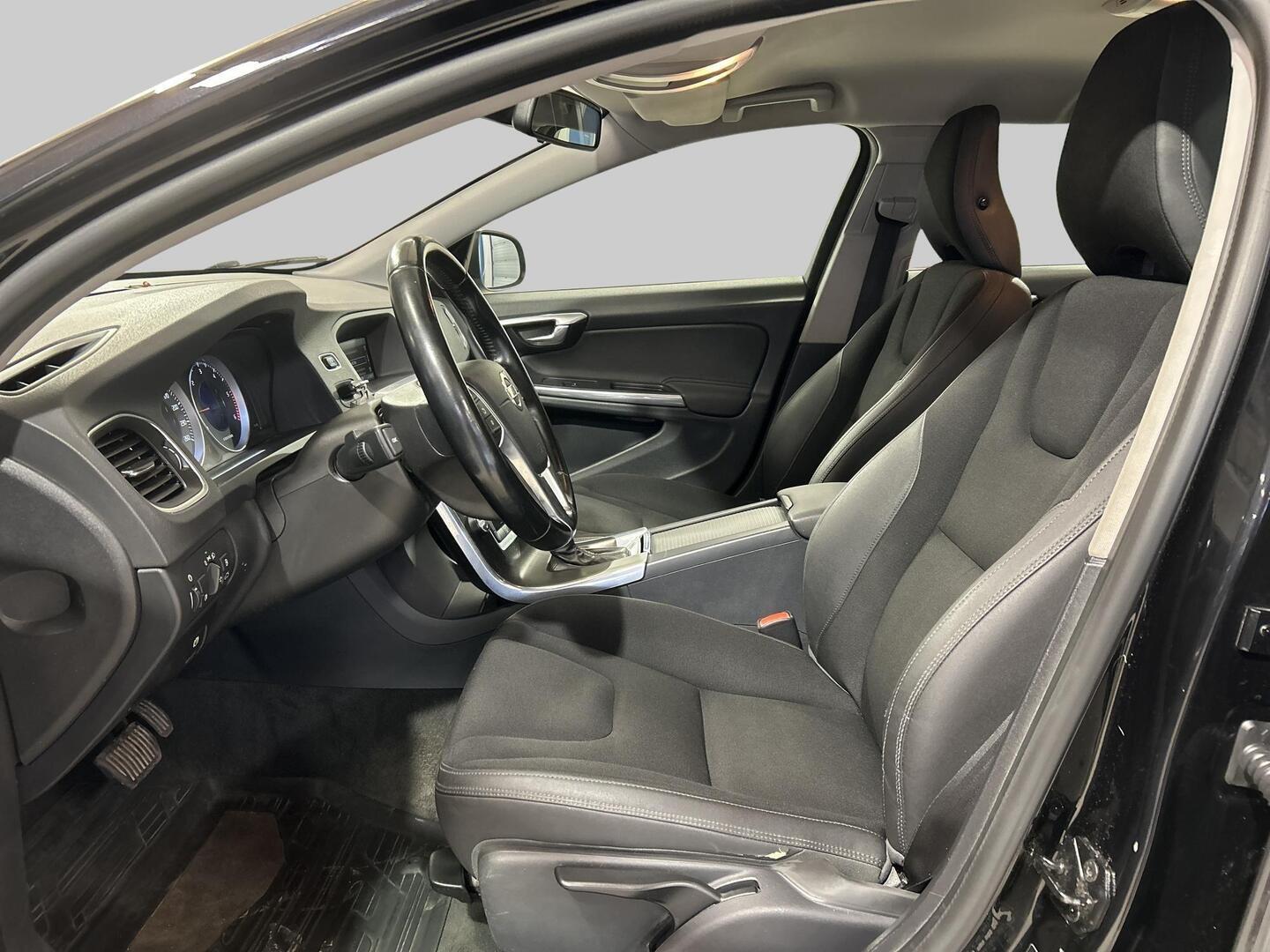 VOLVO V60 2013